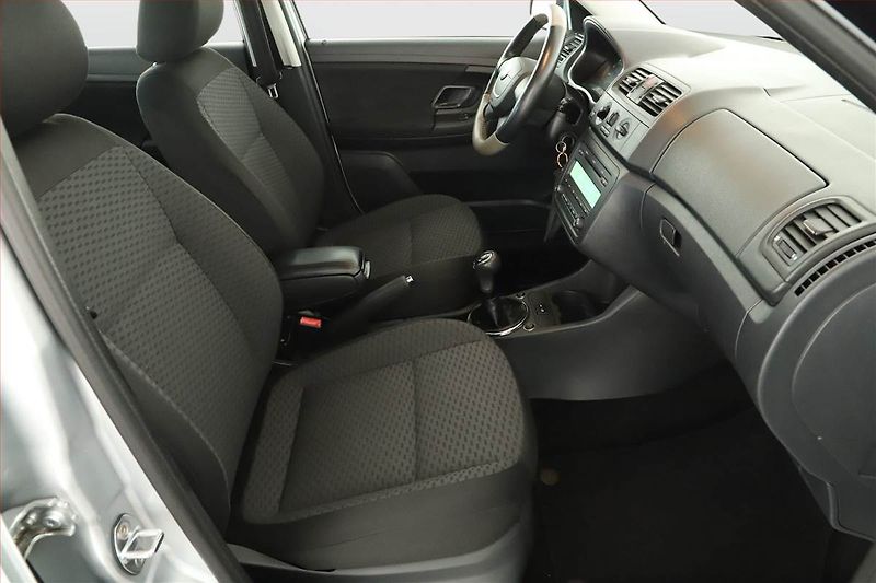 Škoda Fabia (2011) 1.2, nová STK, slušný stav - fotka 7 z 11
