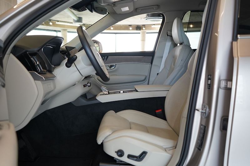Volvo XC90 T8 PLUS Bright, Vzduch, 360° - fotka 17 z 50