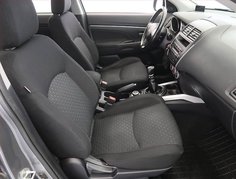 Mitsubishi ASX (2011) 1.8 DI-D MIVEC, 4X4 - fotka 9 z 17