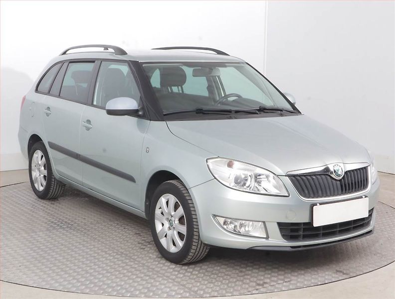 Škoda Fabia (2011) Ambiente 1.2 TSI, Serv.kniha - fotka 1 z 15