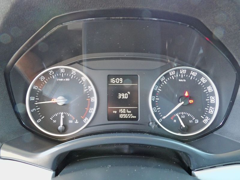 Škoda Octavia 2.0TDI Family Tažné Serviska - fotka 11 z 29