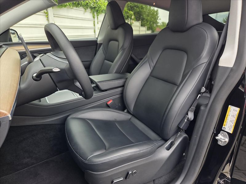 Tesla Model Y 378kW 4x4 LR Tažné zař. NEHAVA - fotka 9 z 22