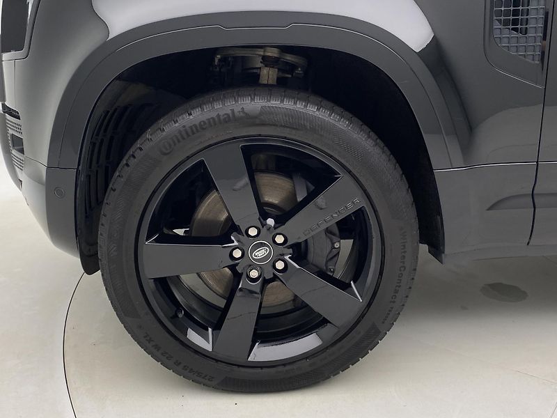 Land Rover Defender 110 P400 X-DYNAMIC REZERVACE - fotka 34 z 49