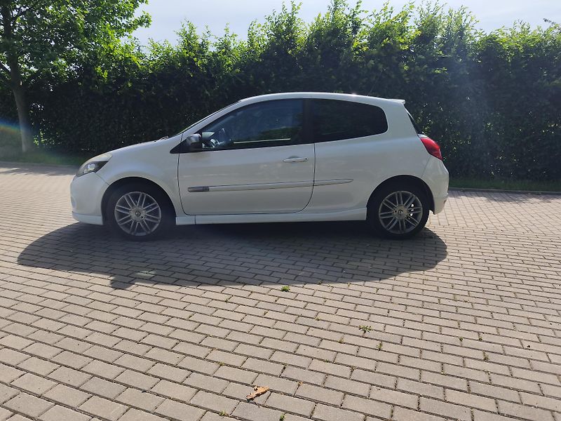 Renault Clio 1.6 GT - fotka 4 z 22