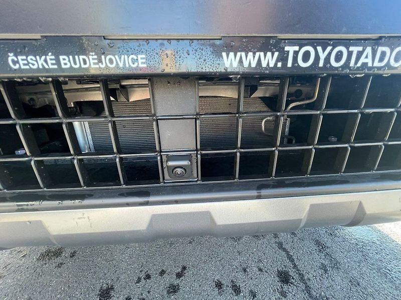 Toyota Land Cruiser 2.8D 8AT 4x4 Executive Skyview - fotka 30 z 34