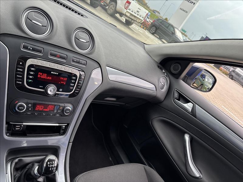Ford Mondeo 1,6 EcoBoost 118kW Titanium - fotka 34 z 35