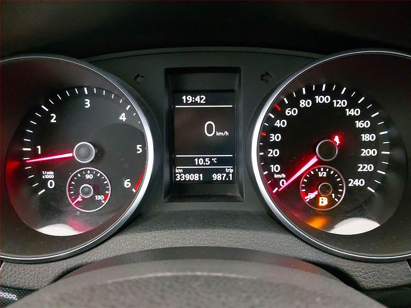 Volkswagen Golf (2010) 1.6 TDI, Serv.kniha, Tažné - fotka 11 z 16