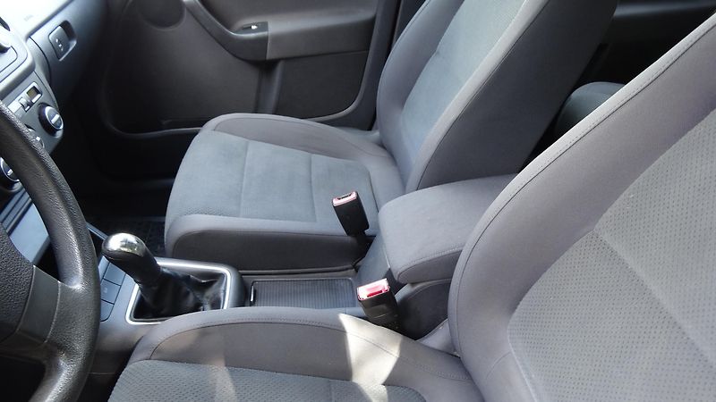 Volkswagen Golf Plus GOLF Plus 1.6 MPi Digi klima - fotka 17 z 17