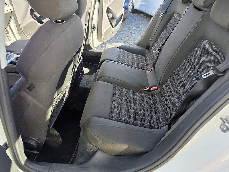 Audi A4 2.0 TDI Sedan Led Xenon  - fotka 9 z 22