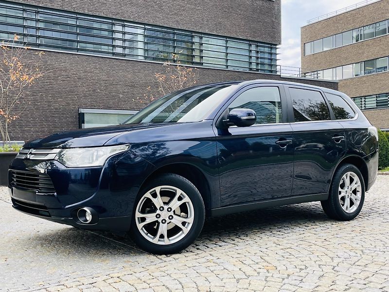 Mitsubishi Outlander 2.0i MANUÁL 1.MAJITEL TAŽNÉ - fotka 3 z 44