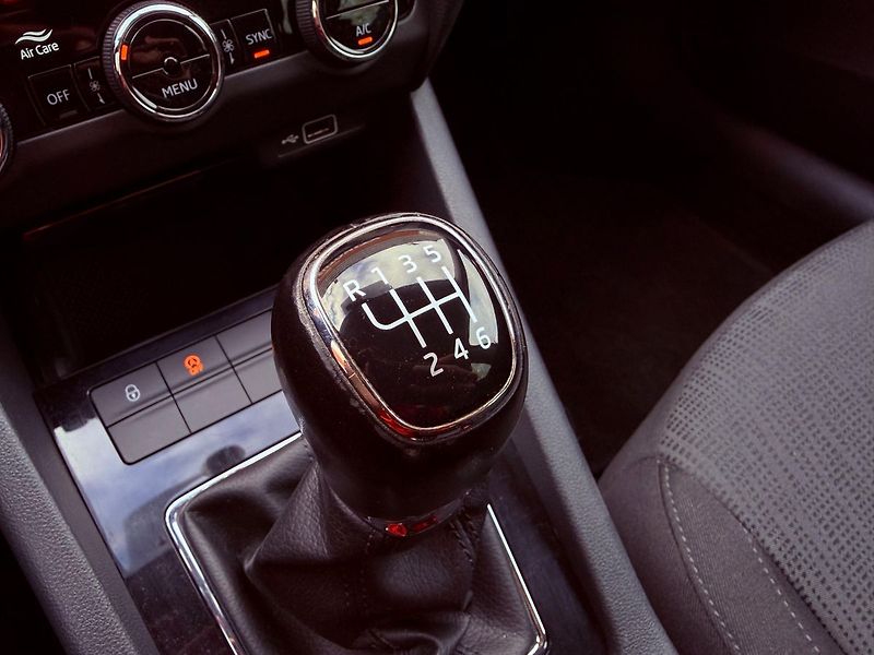 Škoda Octavia 2.0 TDI Style, ČR, Serviska - fotka 22 z 29