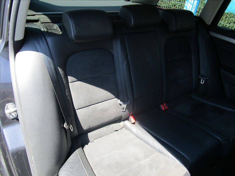 Škoda Superb Combi 2.0TDi 125kW Elegance - fotka 24 z 43