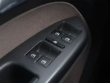 Volkswagen Touran (2008) Cross 2.0 TDI, Automat - náhled 17