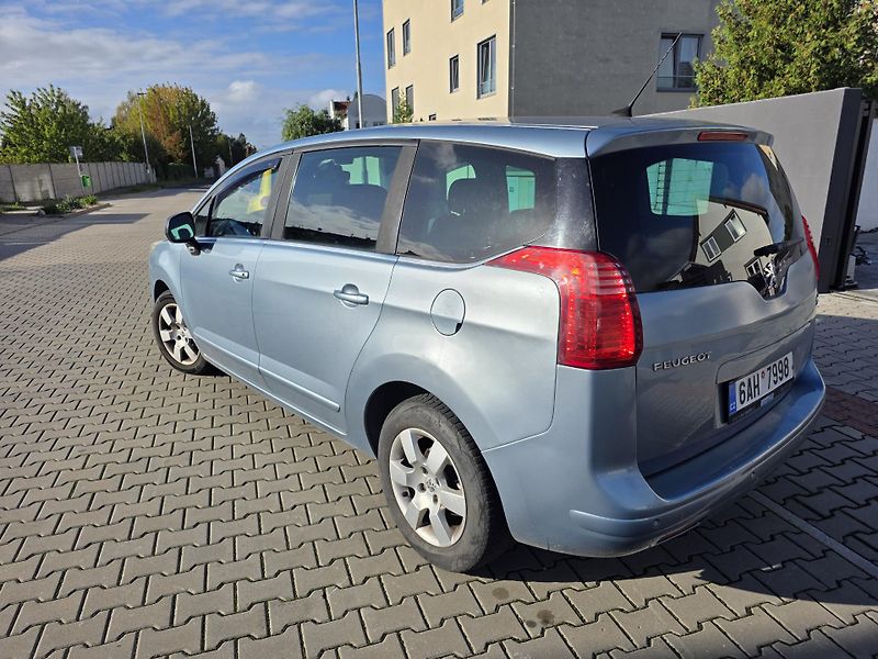 Peugeot 5008 (2011) HDI 2,0 110kw - fotka 2 z 5