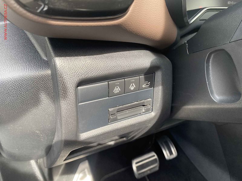 Citroën C5 Aircross (2019) 1.6 PT, Shine, AT, LED, panor - fotka 15 z 19