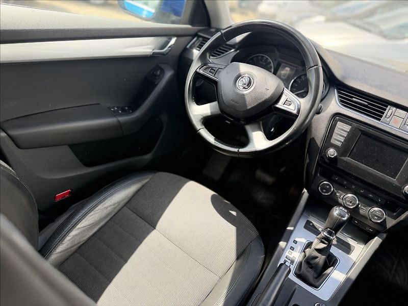 Škoda Octavia 2,0 TDI 110kW DSG XENONY - fotka 22 z 28