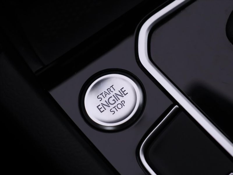 Volkswagen Passat 2,0 TDI DSG Virtual Business - fotka 27 z 36