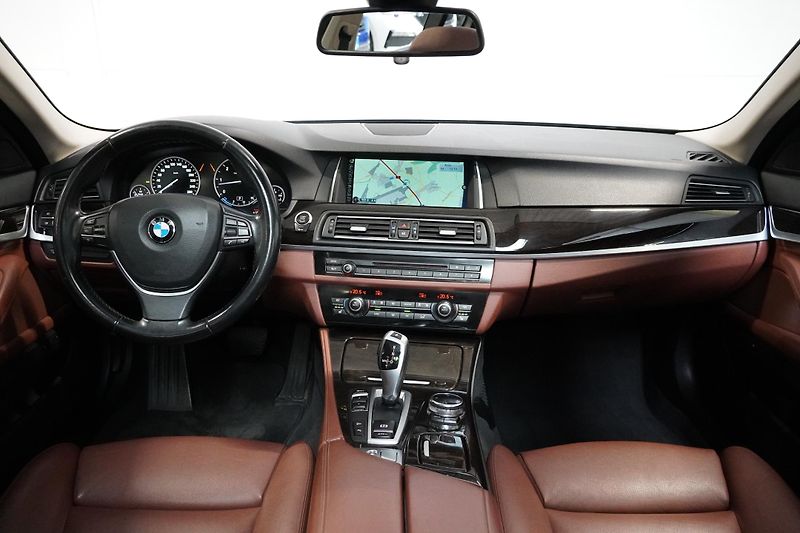 BMW Řada 5 530xD,NZ.TOP,PANO,ADAPTIVE LED - fotka 24 z 40