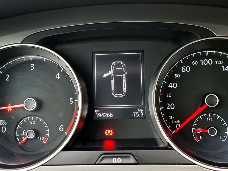 Volkswagen Golf 1,6 TDi CZ*DIGIKLIMA*SERVIS - fotka 38 z 43