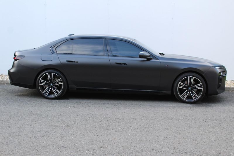 BMW Řada 7 740d xDrive Sedan - fotka 3 z 27