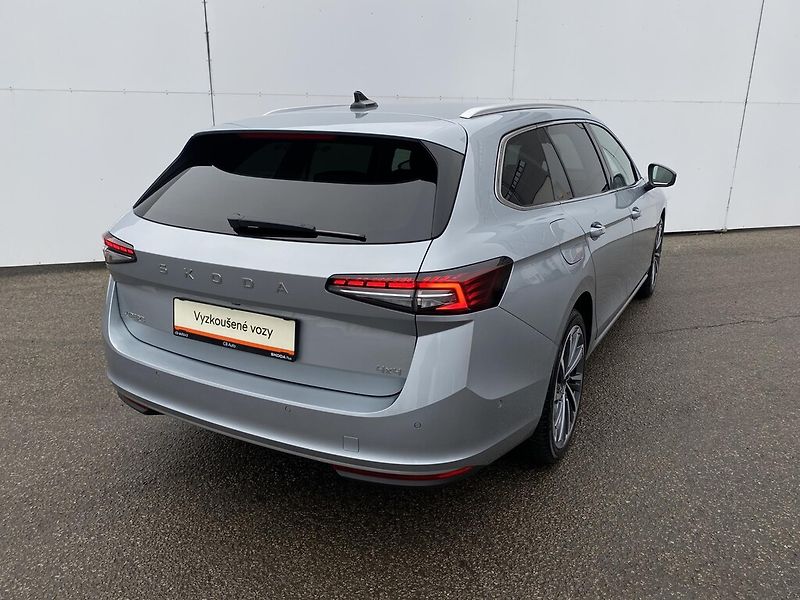 Škoda Superb Combi 2,0 TDI L&K 4x4 DSG - fotka 2 z 30