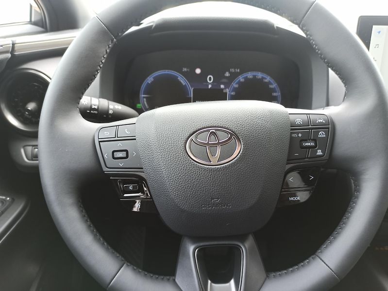 Toyota C-HR (2025) C-HR 2.0 PHEV STYLE - fotka 9 z 18