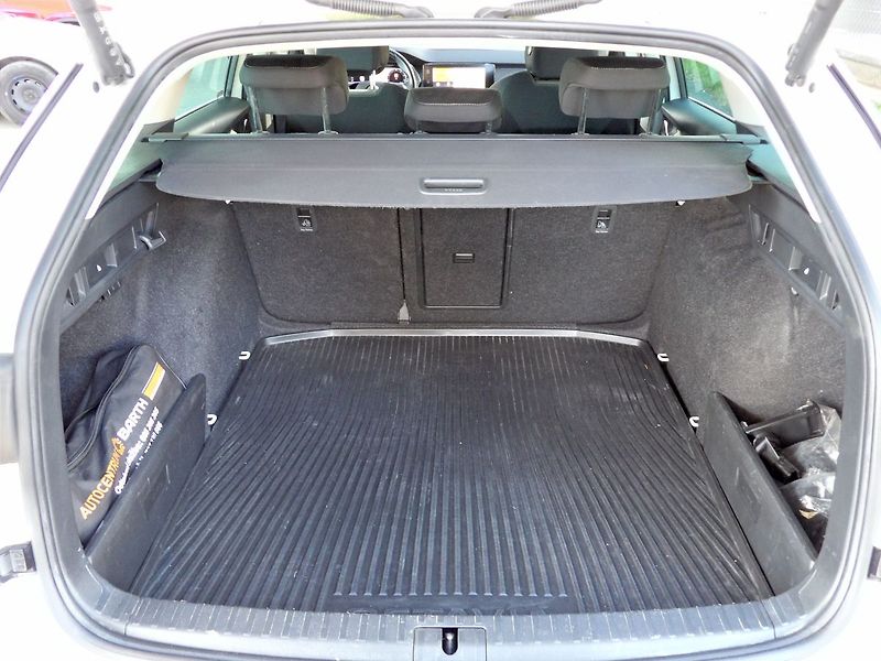 Škoda Octavia 2.0TDI Scout DSG 4x4 ČR DPH - fotka 23 z 32