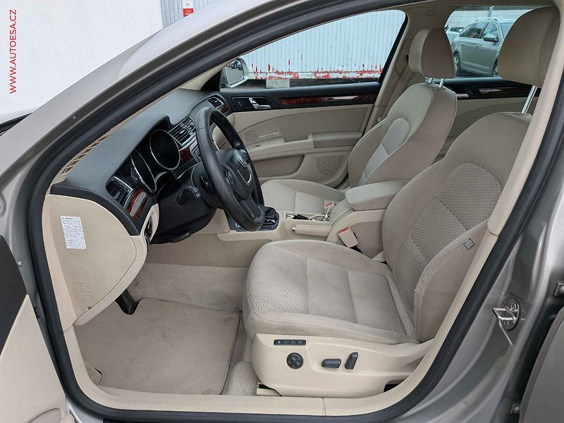 Škoda Superb (2009) 2.0 TDi, 2.maj, Elegance - fotka 9 z 17