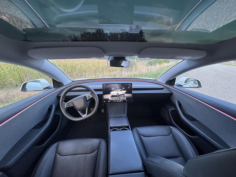Tesla Model 3 (2024) Standard Range LFP,SoH 95%,ČR - fotka 13 z 18