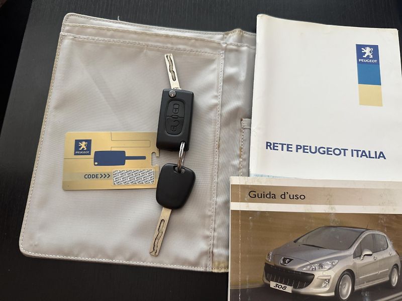 Peugeot 308 (2008) 1.6-16V,rezervace  - fotka 32 z 36