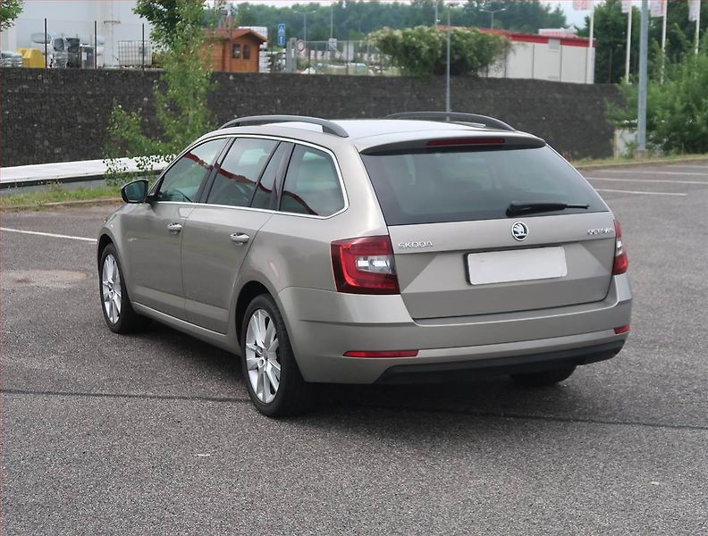 Škoda Octavia (2017) Style 1.6 TDI, Serv.kniha - fotka 4 z 13