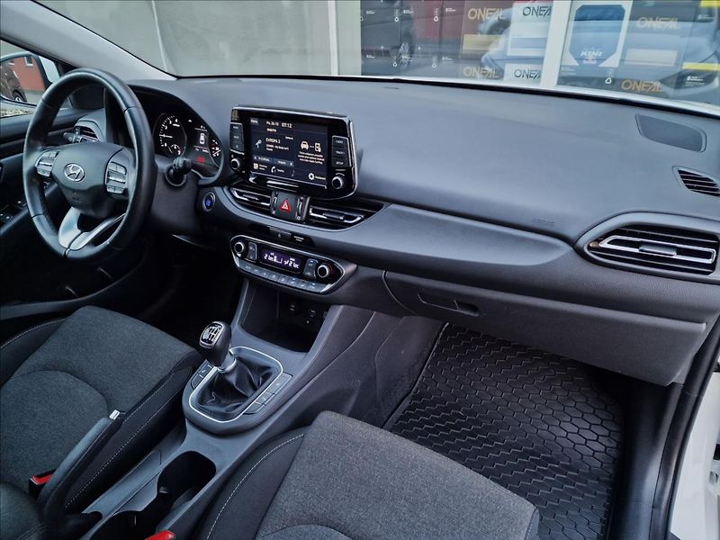 Hyundai i30 1.0 T-Gdi Family Smart Kombi - fotka 13 z 50