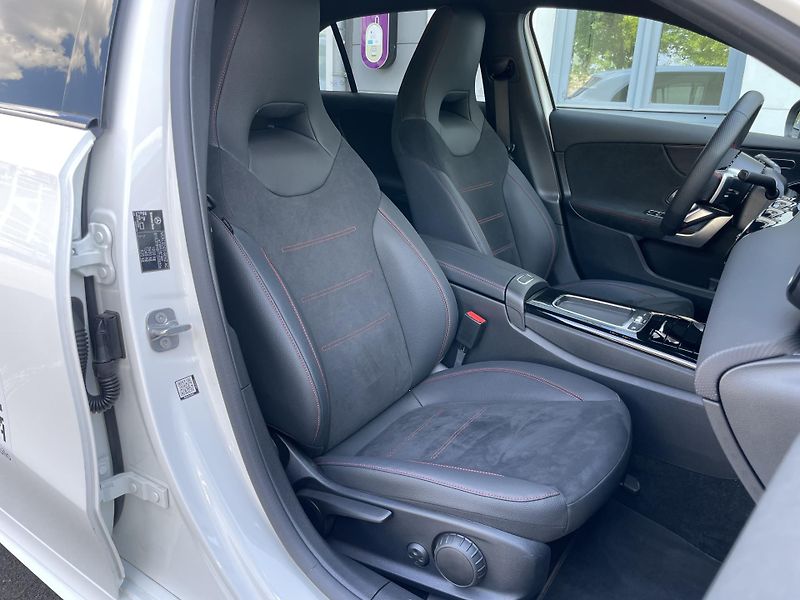 Mercedes-Benz Třídy A 200 AMG - fotka 26 z 27