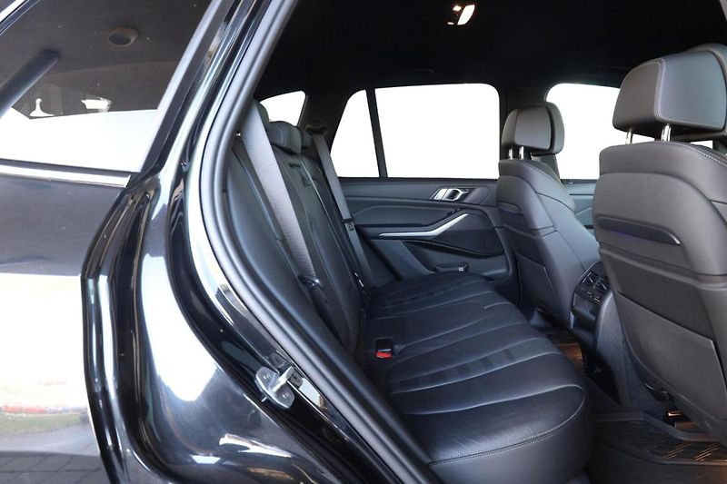 BMW X5 M50d - fotka 8 z 27