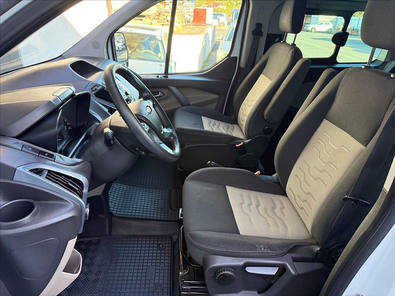 Ford Tourneo Custom 2,2 L2,Titanium, 92kW - fotka 11 z 26