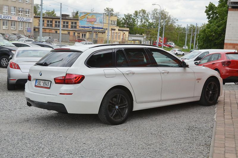 BMW Řada 5 (2016) 520d xDrive AT / ČR / M-PAKET - fotka 6 z 39