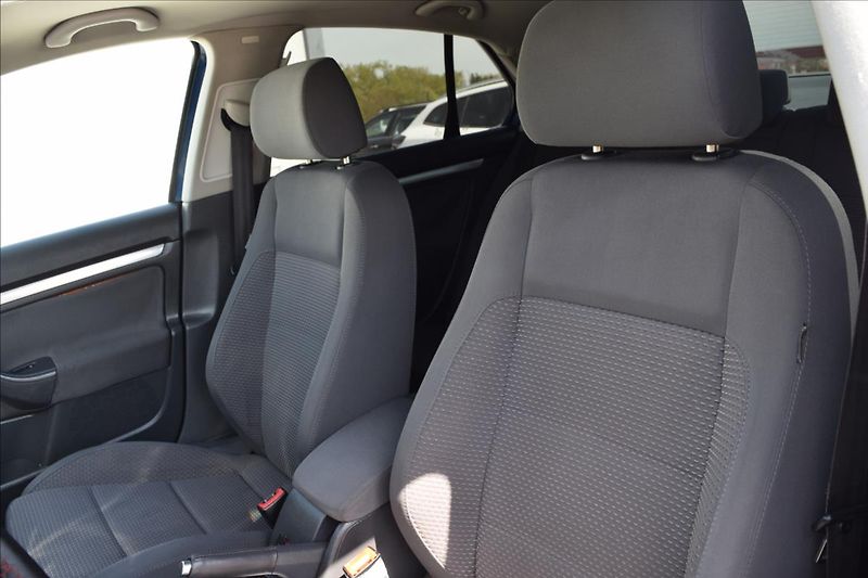 Volkswagen Jetta 1,9 TDI 77KW NOVÁ STK ALU - fotka 14 z 43