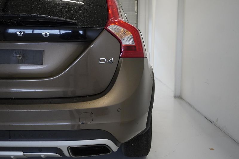 Volvo V60 (2016)  D4 MOMENTUM - fotka 10 z 24