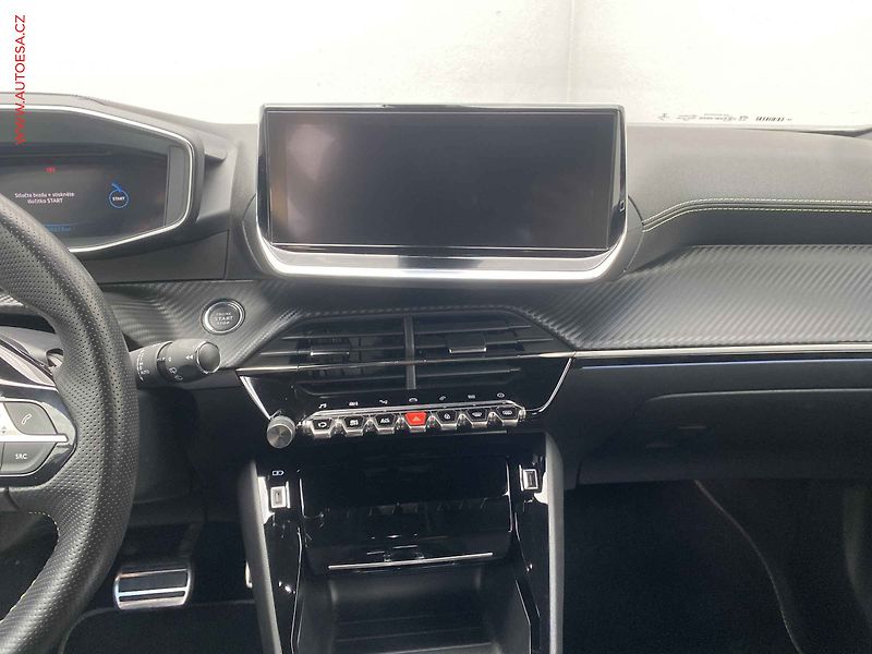 Peugeot 2008 (2020) 1.2 PT, GT, AT, LED, panor - fotka 12 z 17