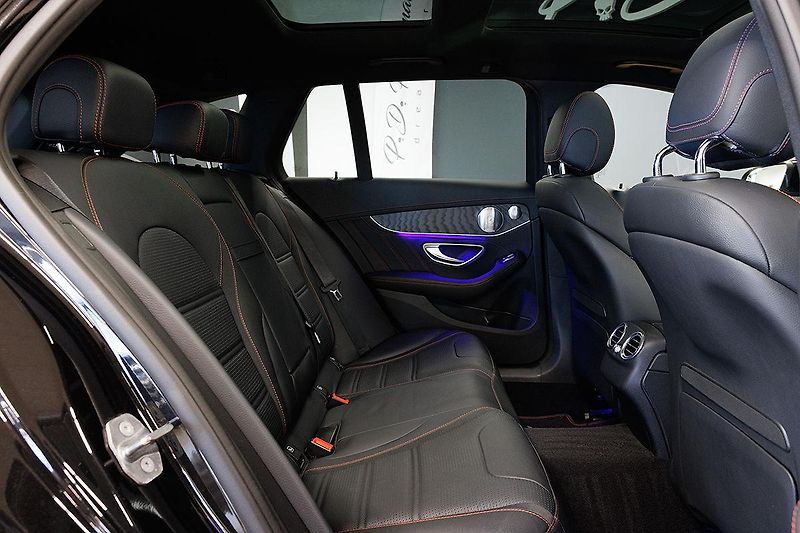Mercedes-Benz Třídy C (2019) C43 AMG T V6 Biturbo - fotka 31 z 43