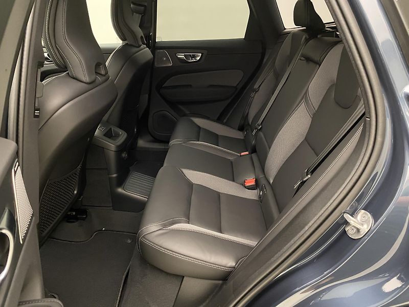 Volvo XC60 T8 AWD RECHARGE BLACK EDITION - fotka 5 z 61