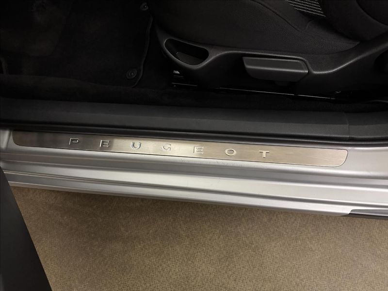 Peugeot 308 1,6 KABRIO DPH NAVI SERVIS  CC - fotka 35 z 39