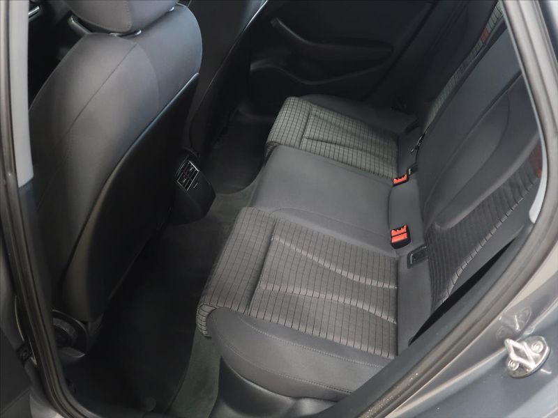 Audi A3 2,0 TDI S-line 1.majitel - fotka 15 z 38