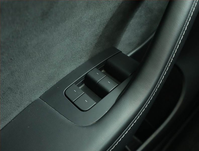 Tesla Model Y (2021) Long Range AWD 75kWh, SoH 92% - fotka 18 z 21