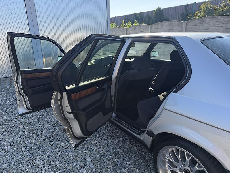BMW Řada 7 730i 190PS SHADOWLINE EXTRA!!! - fotka 95 z 156