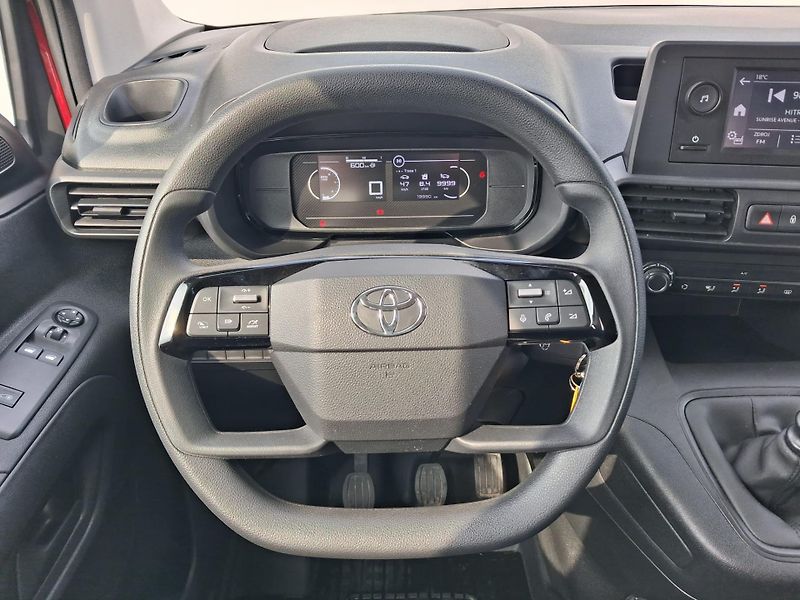Toyota ProAce City 1.5 D-4D Extra CrewCab Active - fotka 14 z 23