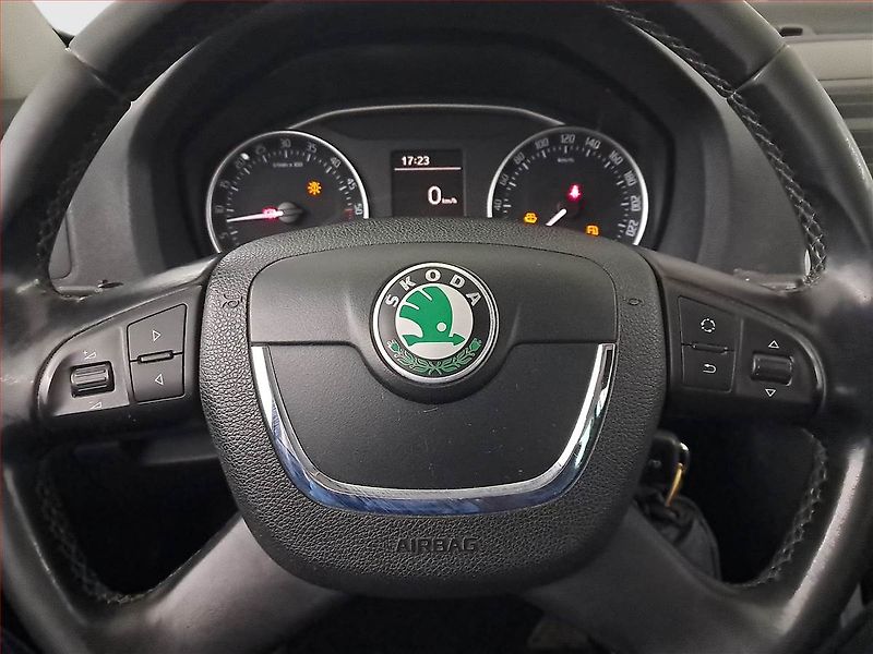 Škoda Octavia (2012) 1.6 TDI, Serv.kniha, po STK - fotka 16 z 16