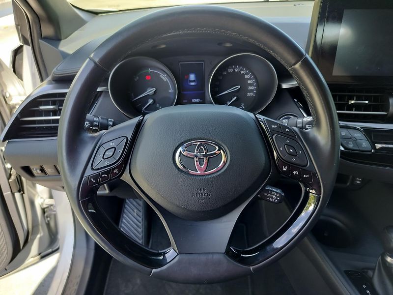 Toyota C-HR 1.8 hybrid business, navigace - fotka 13 z 27