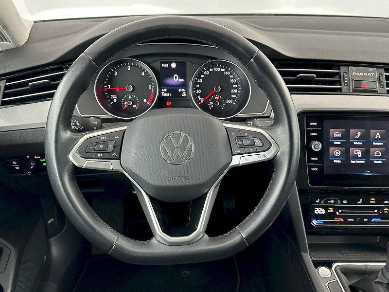 Volkswagen Passat (2022) Business 2.0 TDI 110kW - fotka 9 z 30