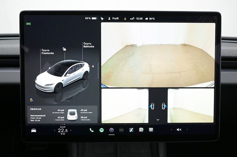 Tesla Model 3 long Range AWD Highland - fotka 14 z 23